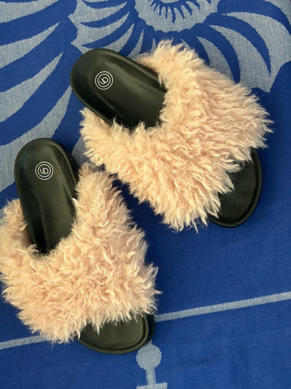 Urban Outfitters Pink Fuzzy Slide Sandals Cute and Comfy